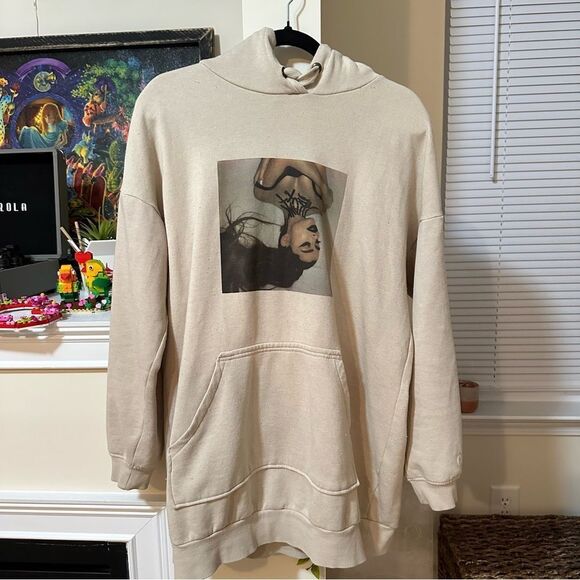 Ariana Grande Tan Oversized Hoodie Thank You Next - Picture 1 of 11